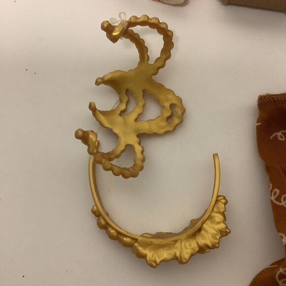 Ever After High Doll Accessories Lot Purse Bag Picnic Basket Boots Necklace - Picture 8 of 16